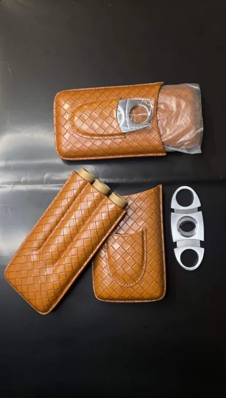 [92584] جنطة سيكار مع قاطع 1